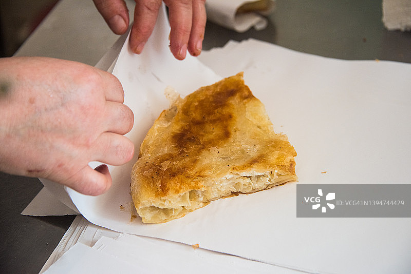 马其顿肉馅饼的包制过程图片素材