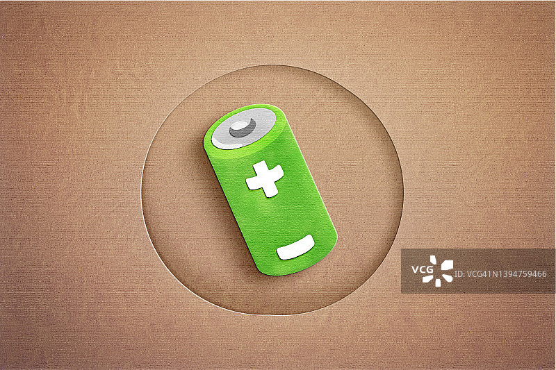 绿色电池和棕色回收纸板图片素材