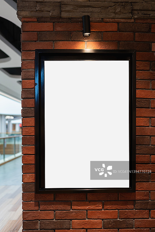 墙上的空白广告牌图片素材