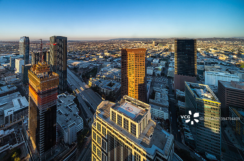洛杉矶市中心日出天际线高角度景观图片素材