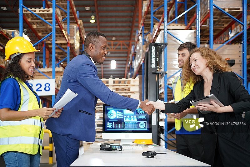 仓库工作人员图片素材