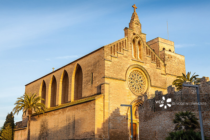 阿尔库迪亚老城的圣豪梅教堂图片素材