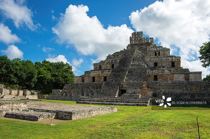 墨西哥坎佩切州埃兹纳五层建筑图片素材
