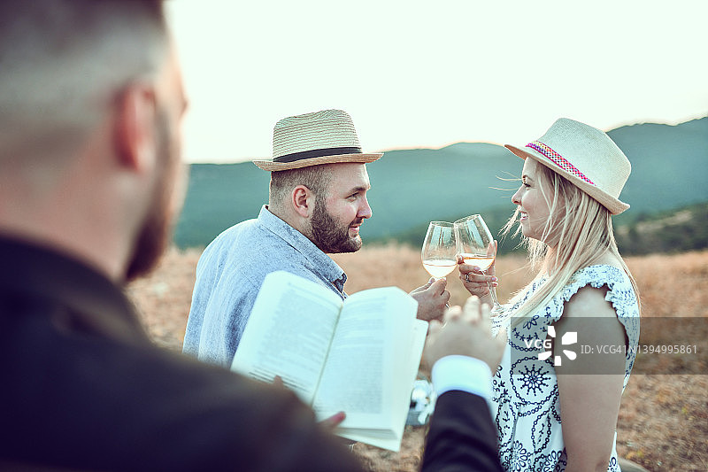 婚礼誓言与庆典祝酒图片素材