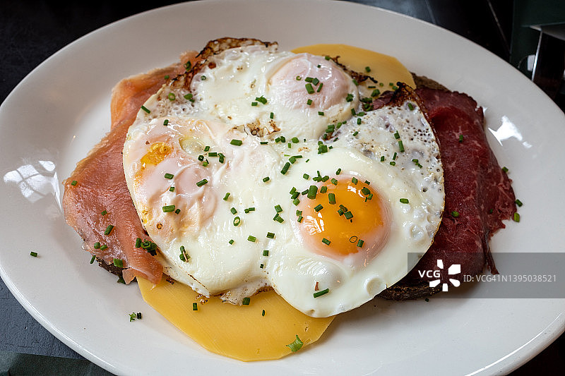 荷兰传统早餐：乌兹米杰图片素材