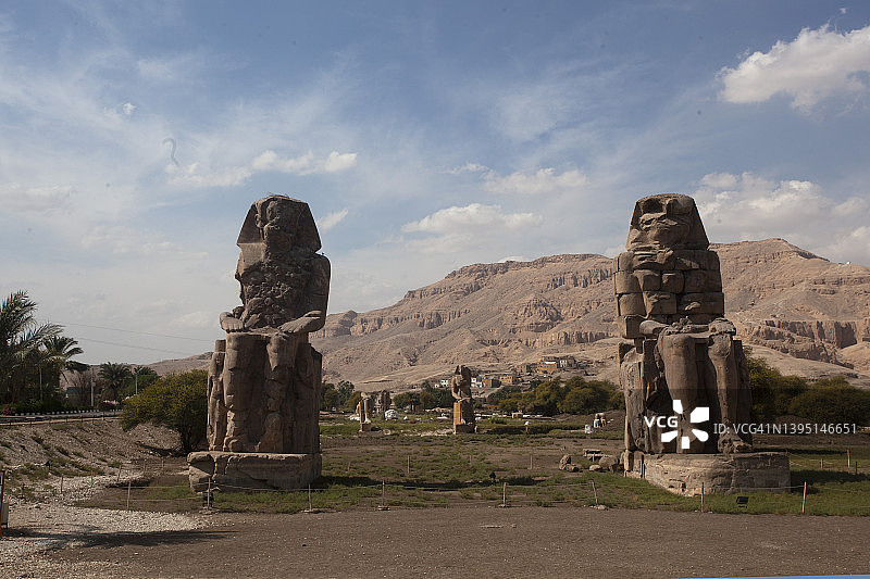 埃及卢克索帝王谷门农巨像图片素材