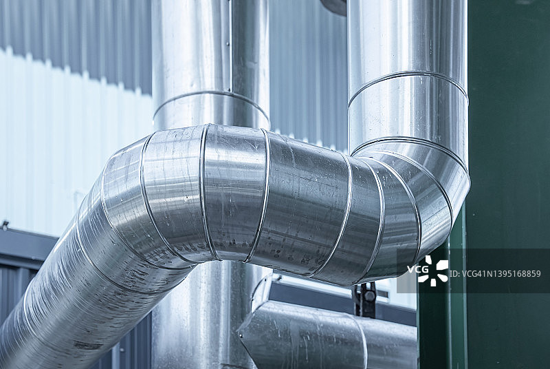 工业区，钢铁管道和设备，管道和绝缘材料图片素材