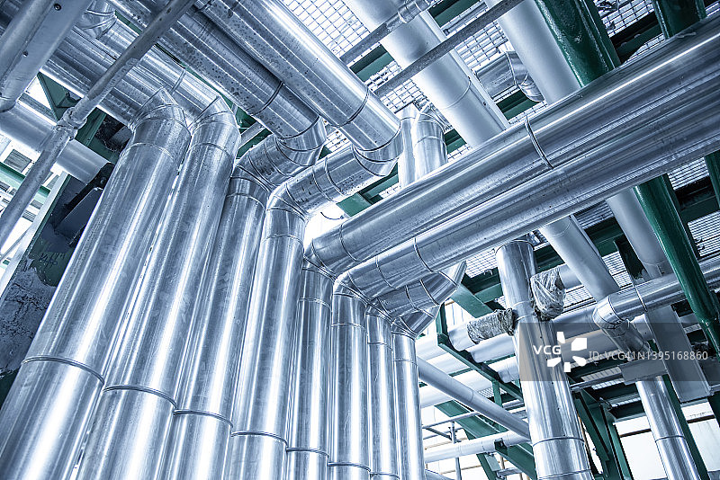 工业区，钢铁管道和设备，管道和绝缘材料图片素材