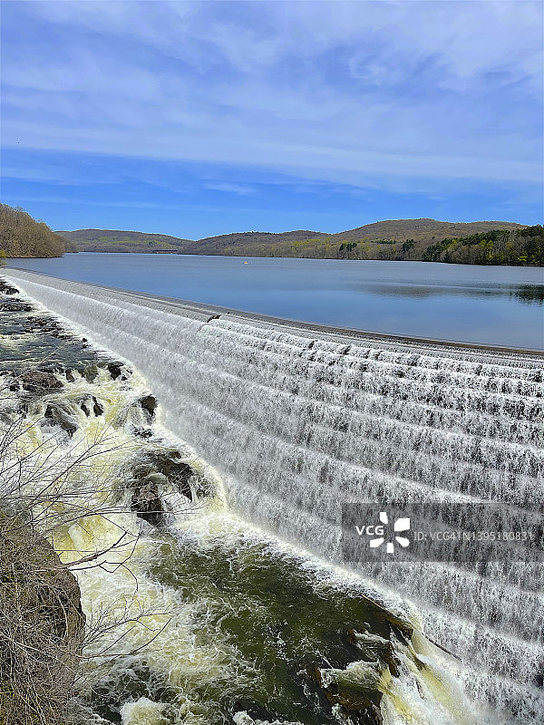 克罗顿-哈德逊的山坡、瀑布、溢洪道和水库图片素材