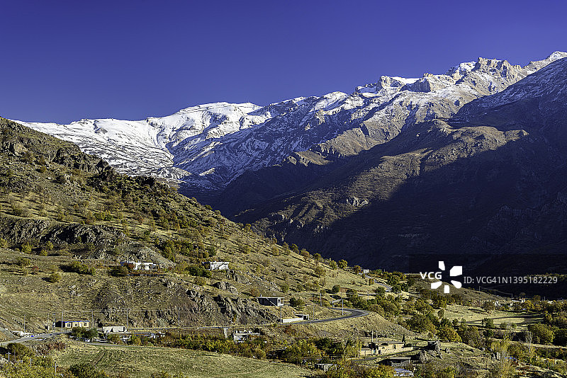 伊拉克库尔德斯坦的雪山图片素材