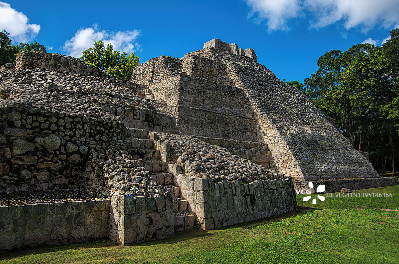 墨西哥坎佩切州埃兹纳的球场和南庙图片素材