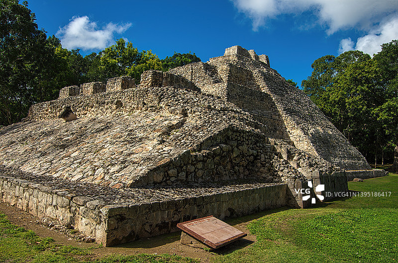 墨西哥坎佩切州埃兹纳的球场和南庙图片素材