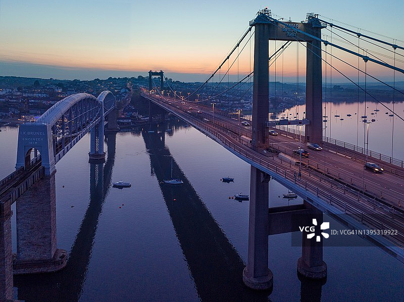 德文郡和康沃尔郡之间的塔玛桥图片素材