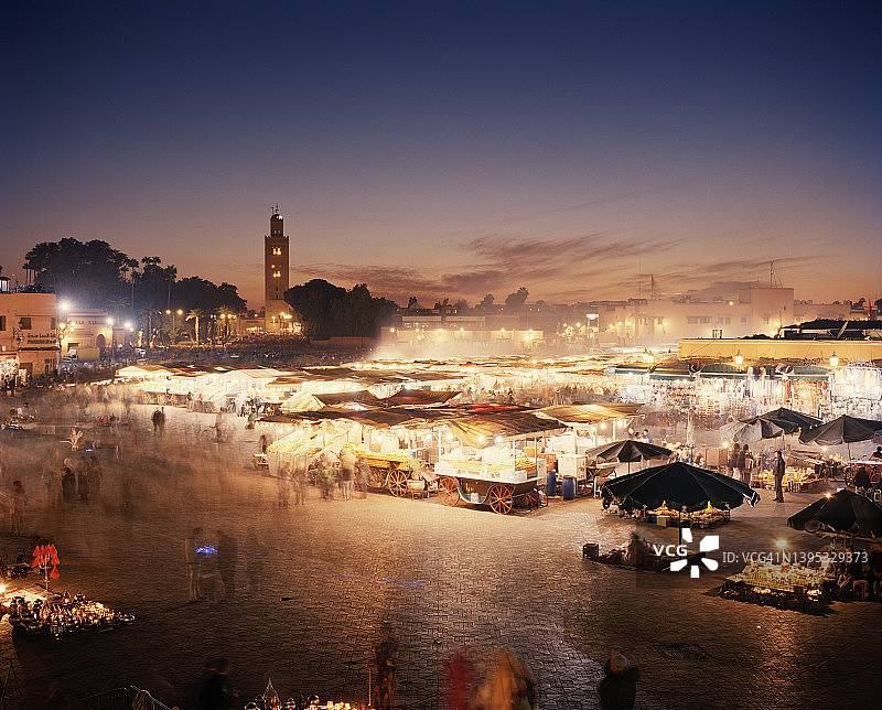 入夜德吉玛广场的美食摊位图片素材