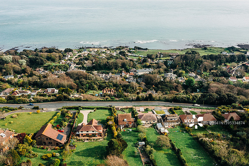 房屋和怀特岛的日间景观图片素材