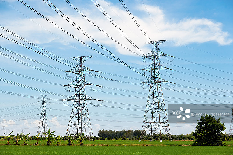 本地区域的架空输电线路图片素材