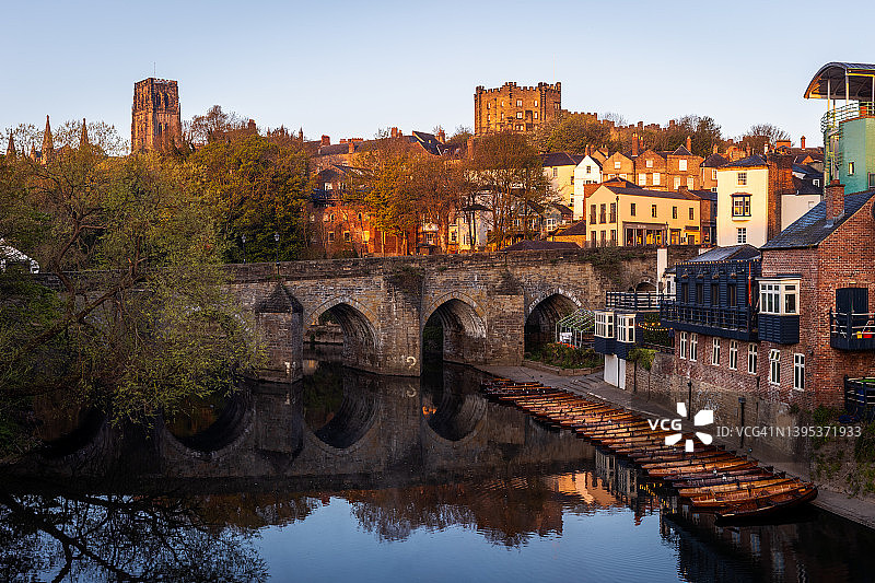 达勒姆大教堂和达勒姆城堡日出，埃尔韦特桥，达勒姆，英格兰图片素材