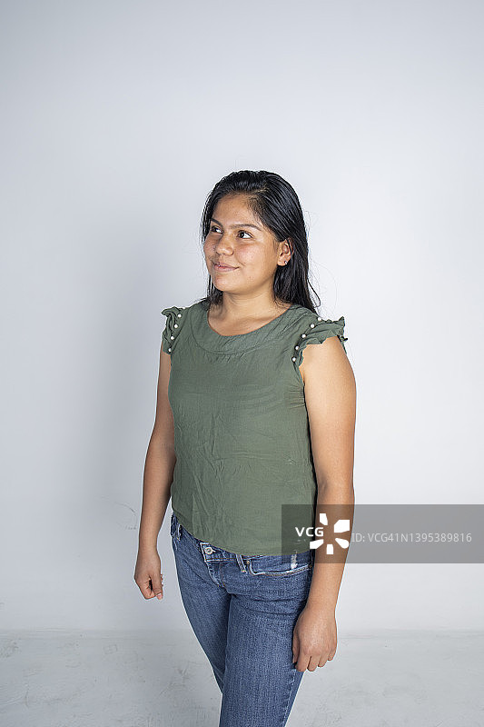 拉丁裔青少年肖像图片素材