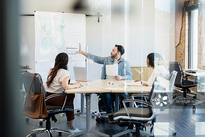 银行家会见执行团队图片素材