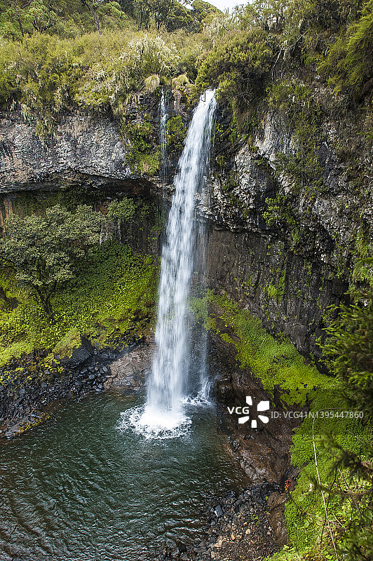肯尼亚阿伯德尔国家公园的哈尼亚瀑布图片素材