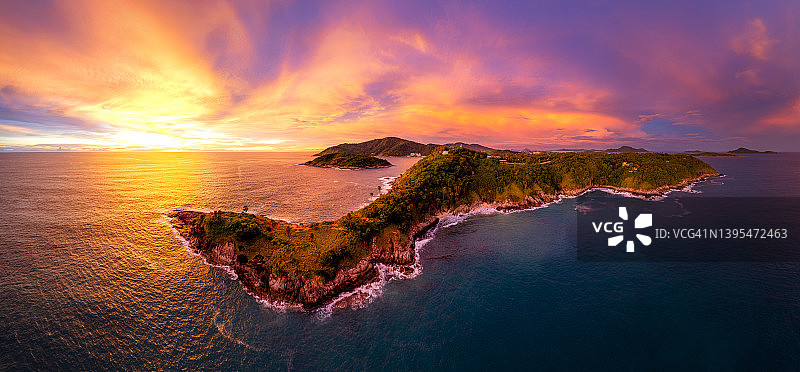 普吉岛蓬贴海角日落美景，无人机拍摄的蓬贴海角观景点航拍图图片素材