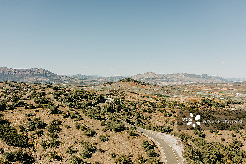 西班牙格拉纳达的安达卢西亚乡村公路图片素材