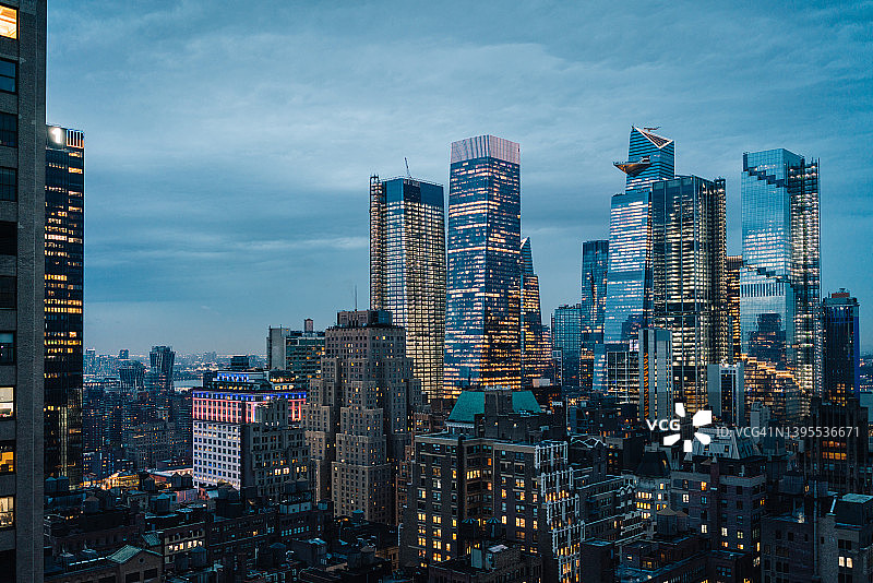 美国纽约哈德逊城市广场的蓝色时刻图片素材