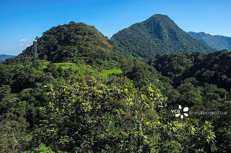 墨西哥韦拉克鲁斯州奥里萨巴市白河峡谷500级台阶步道图片素材