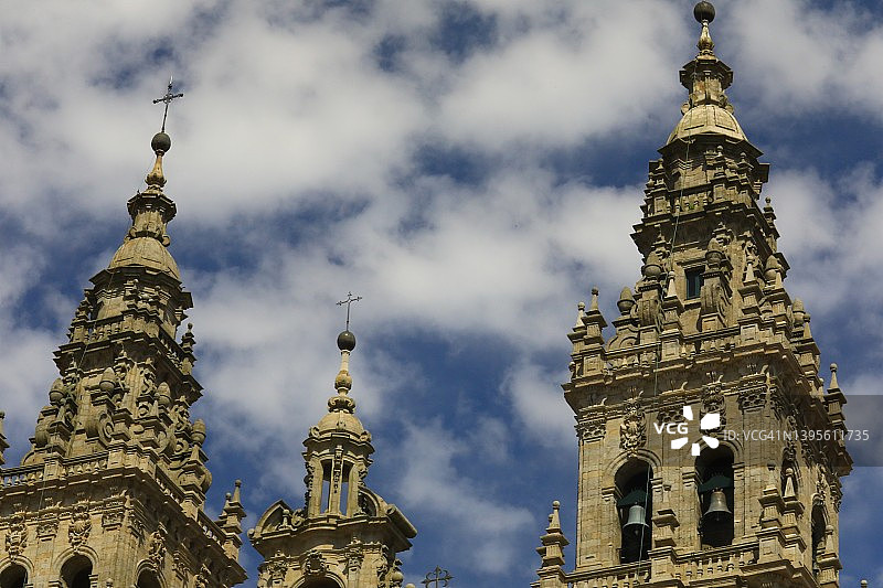 圣地亚哥-德孔波斯特拉大教堂的尖顶图片素材