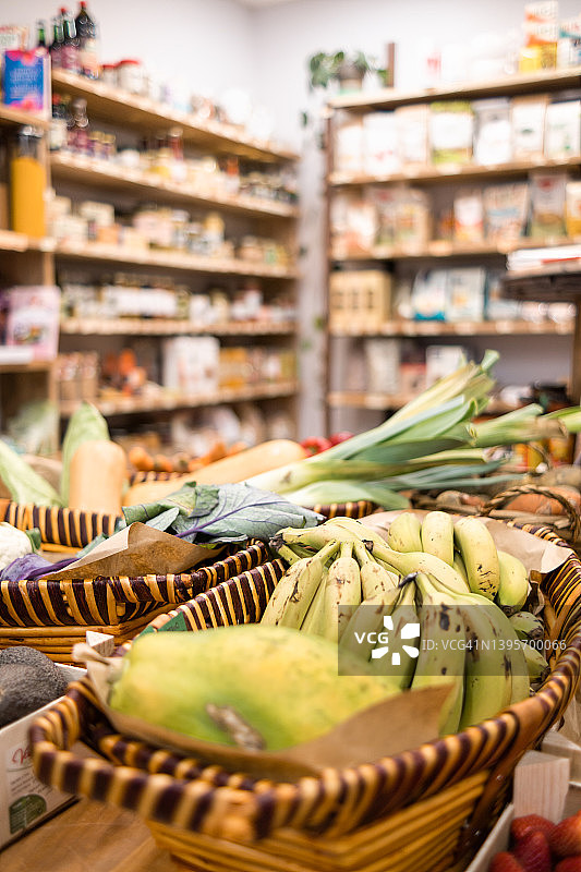专注于有机食品店的水果和蔬菜图片素材