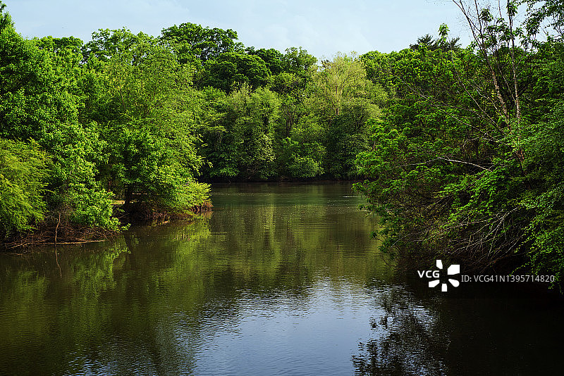 查塔胡奇河畔的春天图片素材