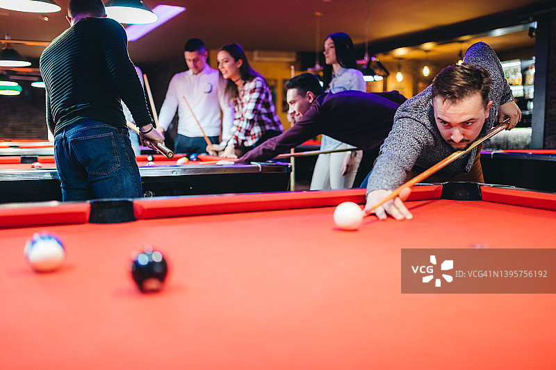 击打母球图片素材