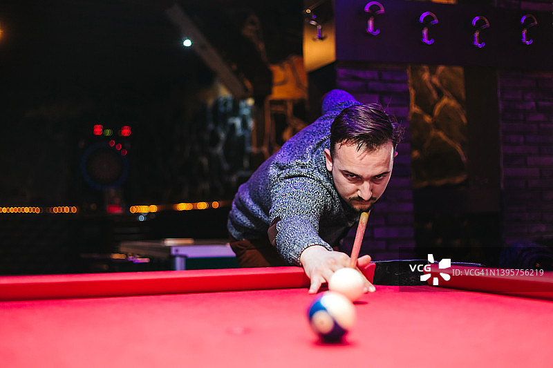 击打母球图片素材