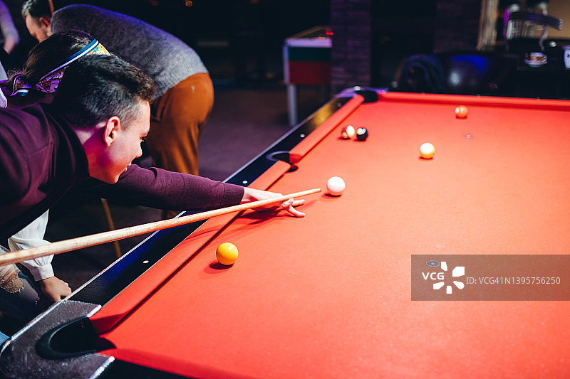 击打母球图片素材