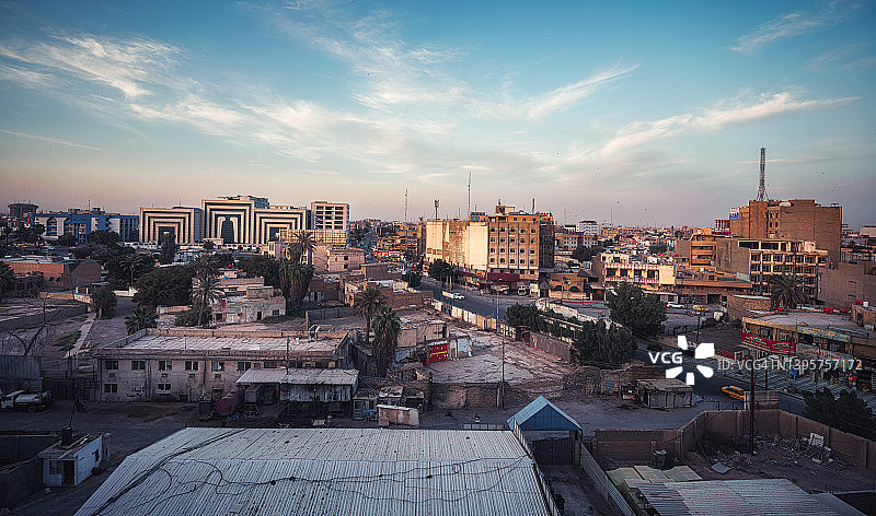 日落时分的巴格达城市景观图片素材