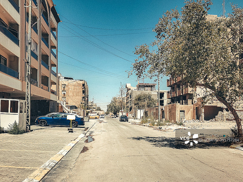 巴格达街道的手机设备照片图片素材