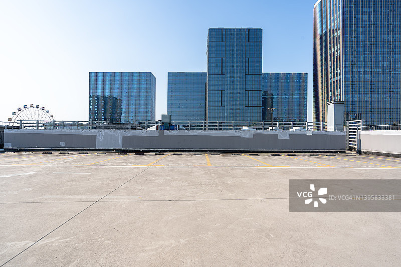 购物中心屋顶停车场图片素材