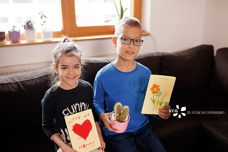 妈妈到家，一切准备就绪图片素材