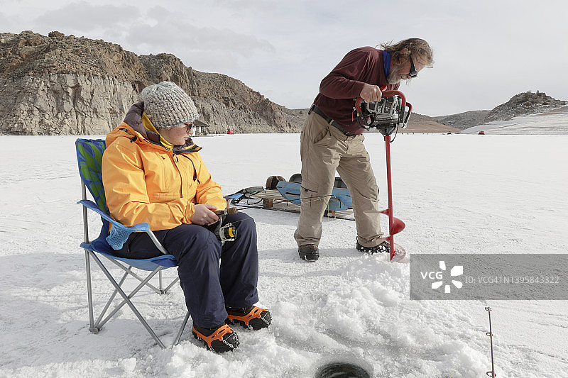 冰上钓鱼图片素材