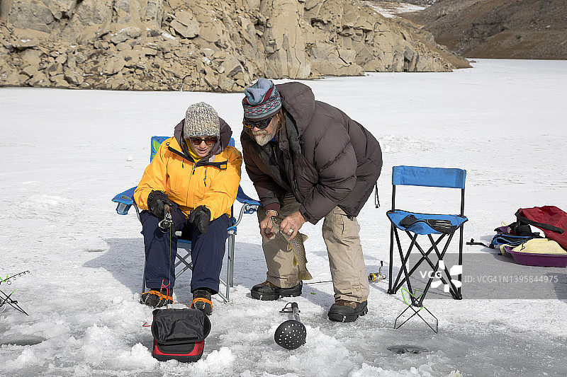 冰上钓鱼图片素材