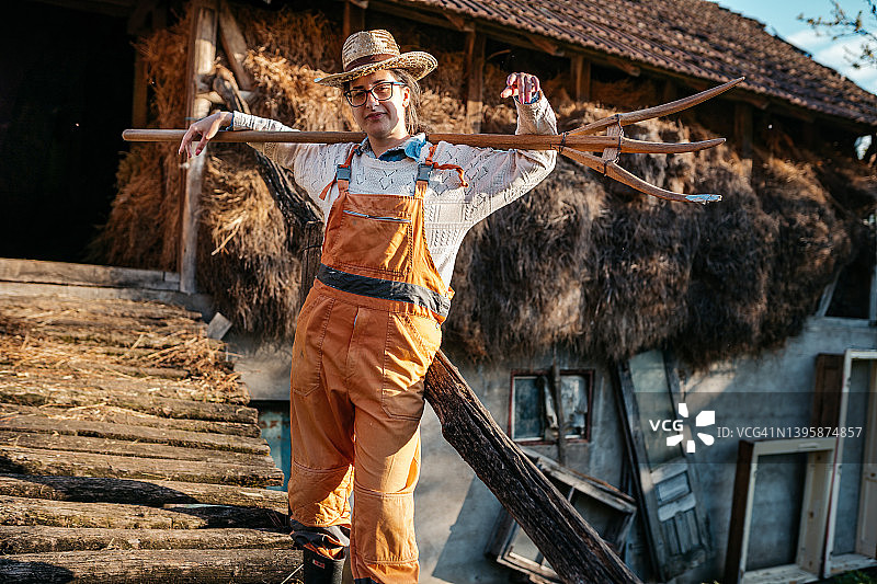 农民准备干草图片素材