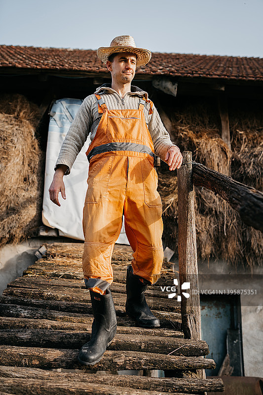 农民在农场里图片素材