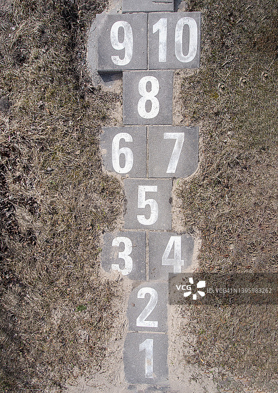 公园里的跳房子游戏图片素材