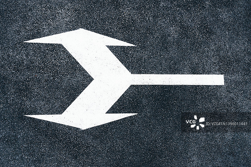 道路上的箭头符号俯视图片素材