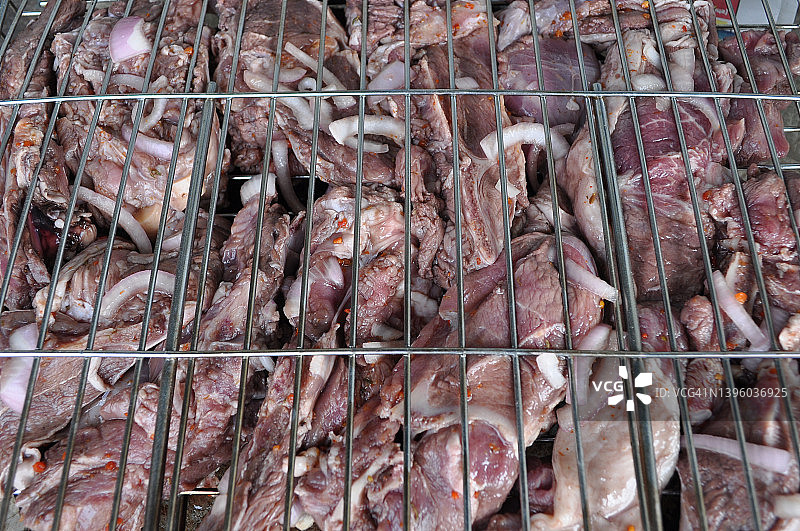 用于烧烤的腌制生肉图片素材