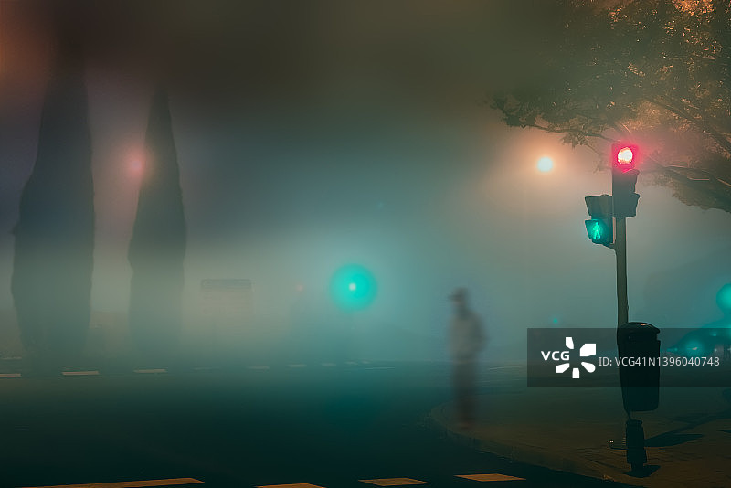 城市街道上的雾气图片素材