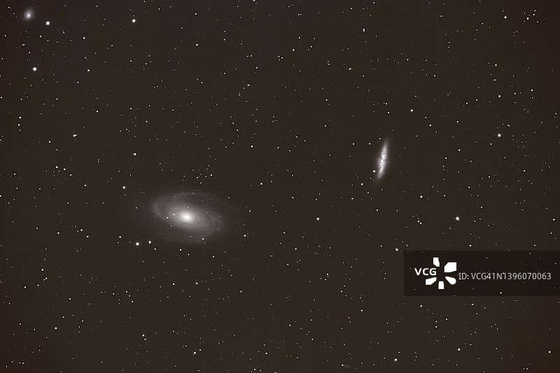 法国大熊星座中的梅西耶81和梅西耶82星系图片素材