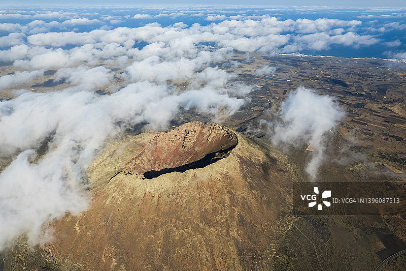 西班牙加那利群岛兰萨罗特岛北部的科罗娜火山图片素材
