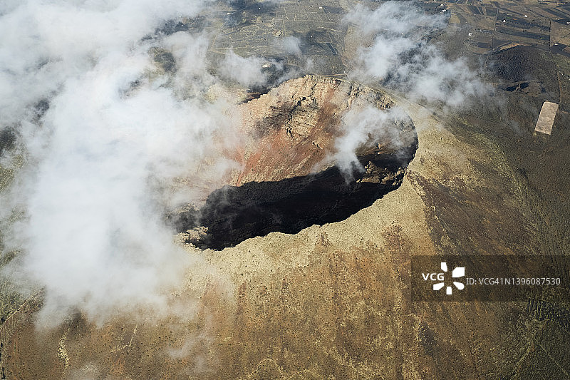 西班牙加那利群岛兰萨罗特岛北部的科罗娜火山图片素材