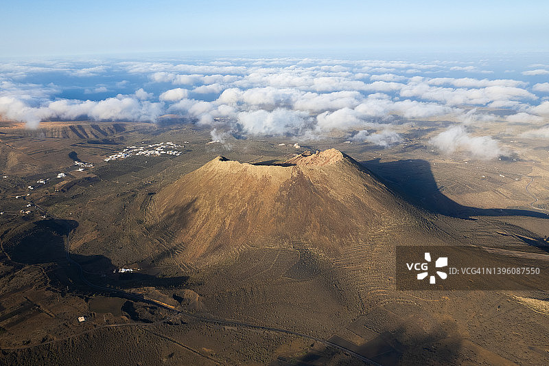 西班牙加那利群岛兰萨罗特岛北部的科罗娜火山图片素材